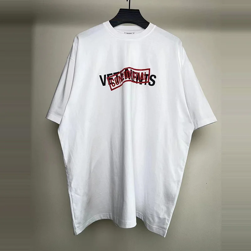 VETEMENTS Cotton High Quality TEE 1:1 Red Printing Oversize T-shirt Arrival O-Neck Black White Simple Short Sleeve Men Women
VETEMENTS Cotton High Quality TEE 1:1 Red Printing Oversize T-shirt Arrival O-Neck Black White Simple Short Sleeve Men Women