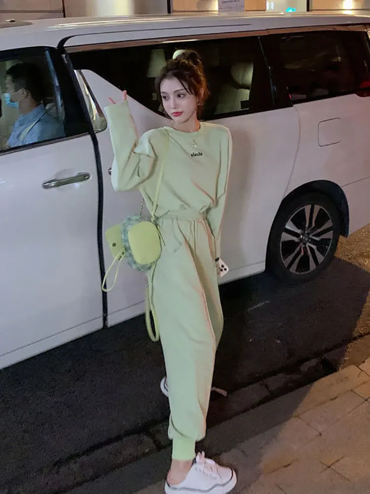 Women's Tracksuit Sets Letter Embroidery Casual Loose Korean Fashion Sweatshirt + Sports Pants Skirt 2 Pieces 2022 Spring Autumn
Women's Tracksuit Sets Letter Embroidery Casual Loose Korean Fashion Sweatshirt + Sports Pants Skirt 2 Pieces 2022 Spring Autumn
