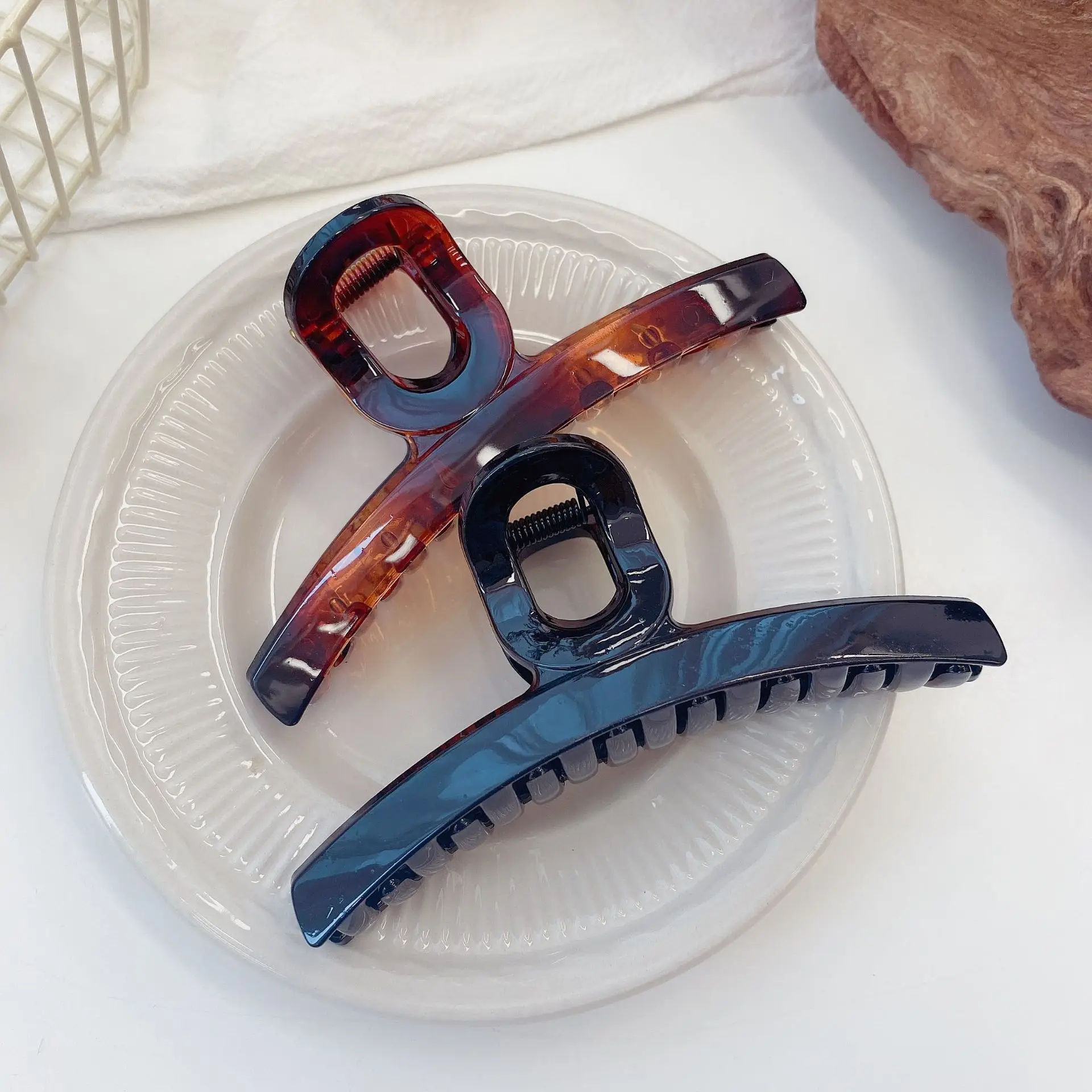 Fashion 4pcs/lot Large Hair Claw Clips for Woman, Large Shark Clips,Strong Hold jaw clip WLHW072
Fashion 4pcs/lot Large Hair Claw Clips for Woman, Large Shark Clips,Strong Hold jaw clip WLHW072