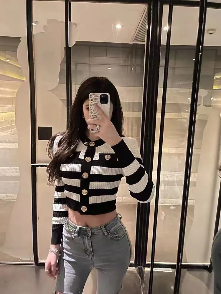 Women Contrast Color Striped Cardigan Gold Buttons Ladies Single Breasted O-Neck Slim All-Match Knit Coat Sweater 2022 Fall New
Women Contrast Color Striped Cardigan Gold Buttons Ladies Single Breasted O-Neck Slim All-Match Knit Coat Sweater 2022 Fall New