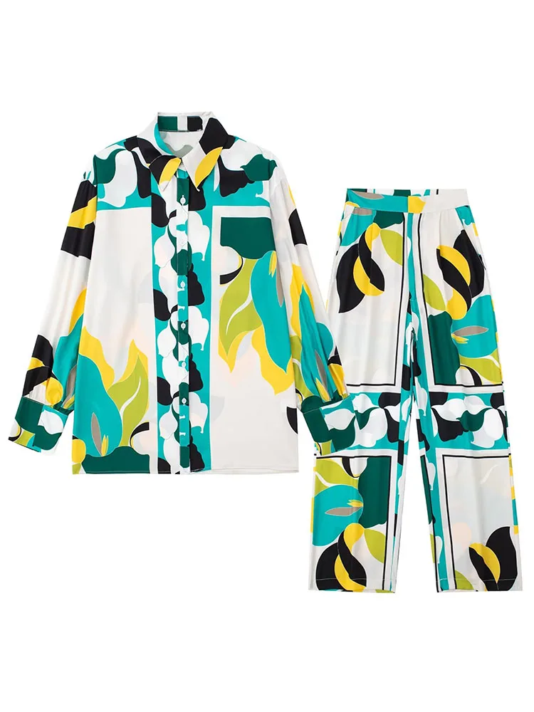Women 2022 Autumn New Sweet Fashion Metal Button Geometric Print Blouses Vintage Long Sleeve Female Shirts Chic Tops
Women 2022 Autumn New Sweet Fashion Metal Button Geometric Print Blouses Vintage Long Sleeve Female Shirts Chic Tops
