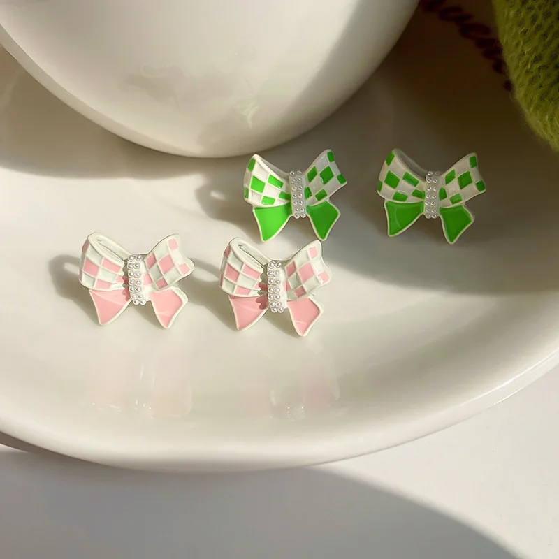 2022 Korean Summer New Sweet Green Pink Bowknot Stud Earrings For Women Girls Lovely Oorbellen Boucle d’oreille femme
2022 Korean Summer New Sweet Green Pink Bowknot Stud Earrings For Women Girls Lovely Oorbellen Boucle d’oreille femme