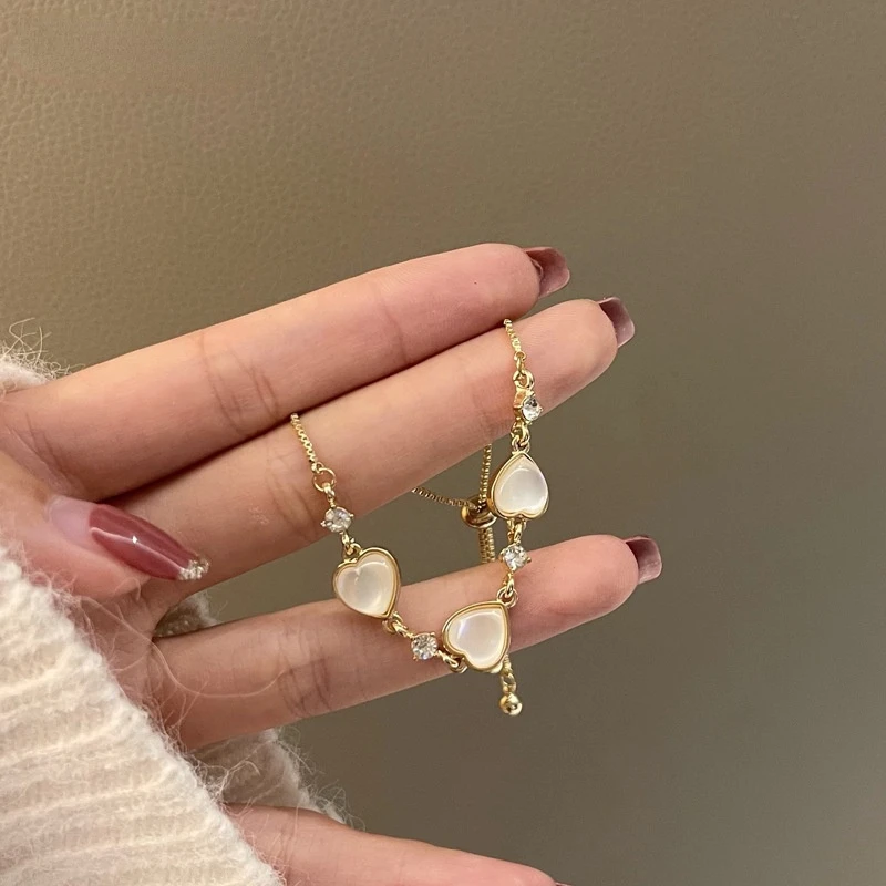 Explosive Personality Creative Fashion Temperament Simple Light Luxury Trend Opal Love Heart Bracelet Ladies Wholesale
Explosive Personality Creative Fashion Temperament Simple Light Luxury Trend Opal Love Heart Bracelet Ladies Wholesale