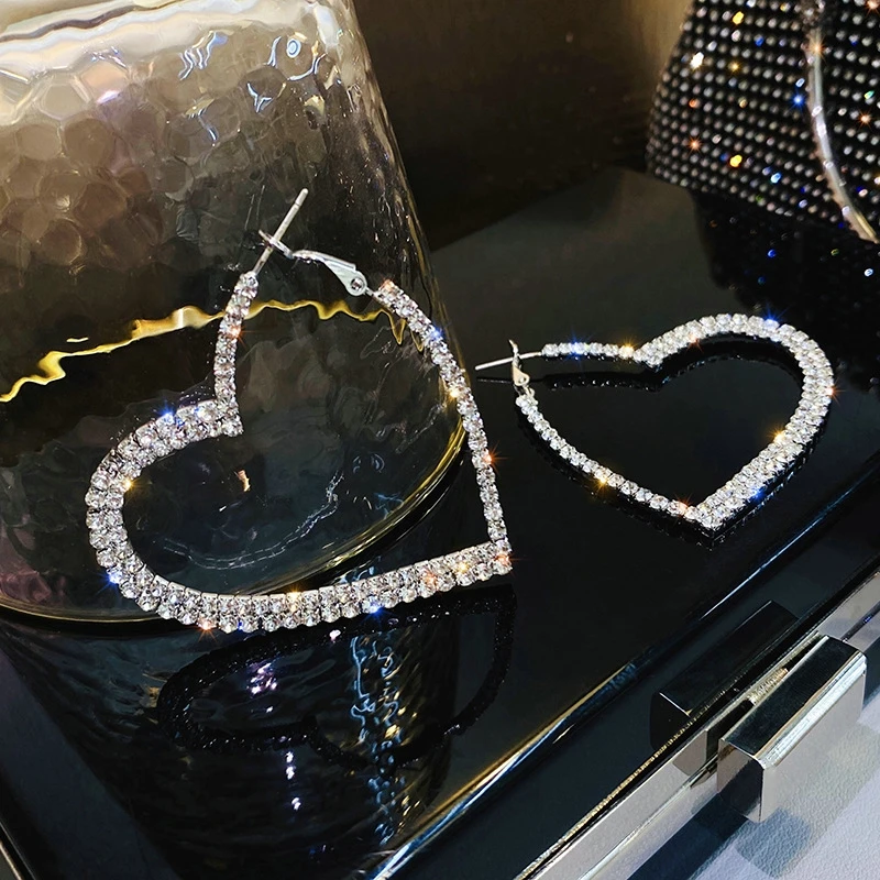925 Silver Needles Fashion Exaggerated Big Heart Hoop Earrings Shiny Exquisite Zircon Earring High Quality Party Wedding Jewelry
925 Silver Needles Fashion Exaggerated Big Heart Hoop Earrings Shiny Exquisite Zircon Earring High Quality Party Wedding Jewelry