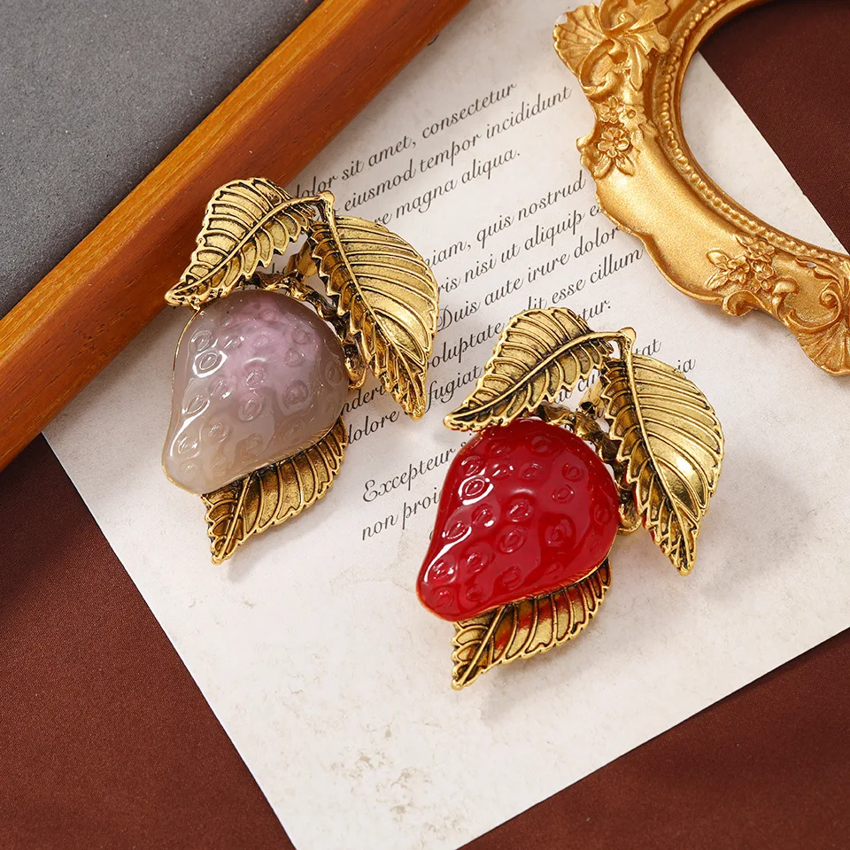 Creative Jelly Resin Stone Red Strawberry Brooch Sweet Fruit Corsage Women Girl Fashion Jewelry Trendy Coat Accessories Pin Gift
Creative Jelly Resin Stone Red Strawberry Brooch Sweet Fruit Corsage Women Girl Fashion Jewelry Trendy Coat Accessories Pin Gift