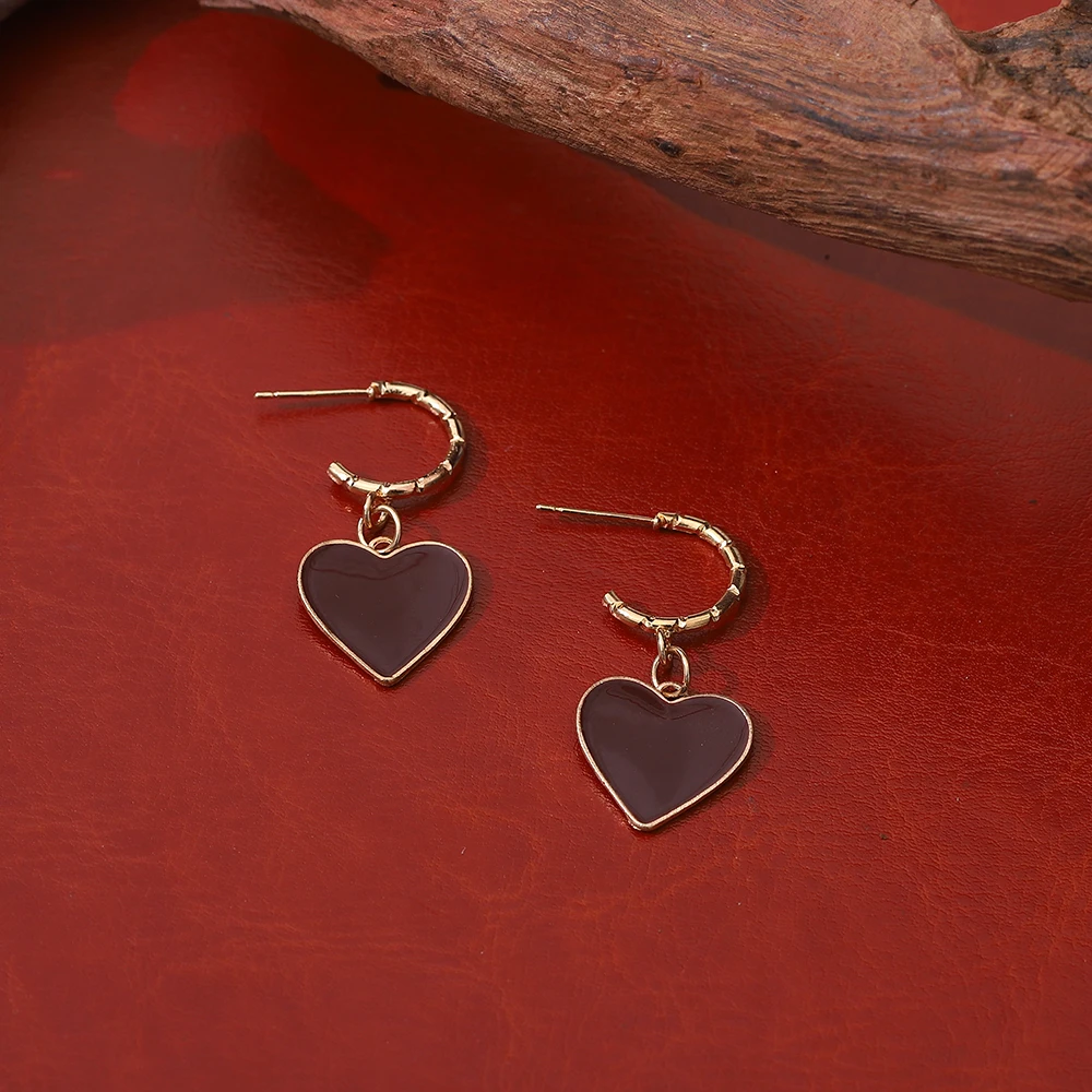 Vintage Red Heart Drop Earrings for Women Lady Elegant Love Heart Pendant Earring Silver Needle Earring Party Fashion Jewelry
Vintage Red Heart Drop Earrings for Women Lady Elegant Love Heart Pendant Earring Silver Needle Earring Party Fashion Jewelry