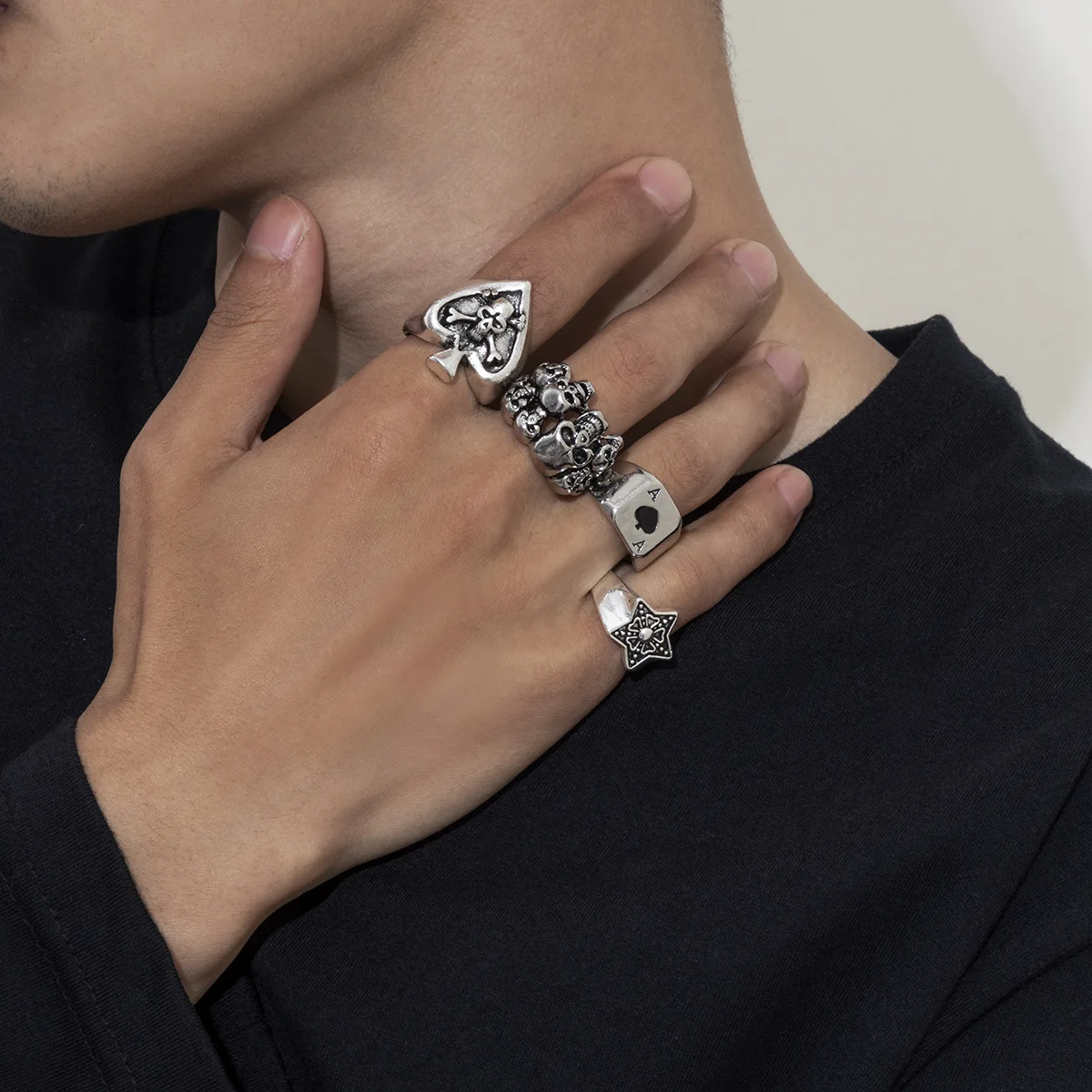 Sindlan 4Pcs Goth Skeleton Silver Color Rings for Men Punk Poker Star Streetwear Strange Things Couple Emo Jewelry Anillos Mujer
Sindlan 4Pcs Goth Skeleton Silver Color Rings for Men Punk Poker Star Streetwear Strange Things Couple Emo Jewelry Anillos Mujer