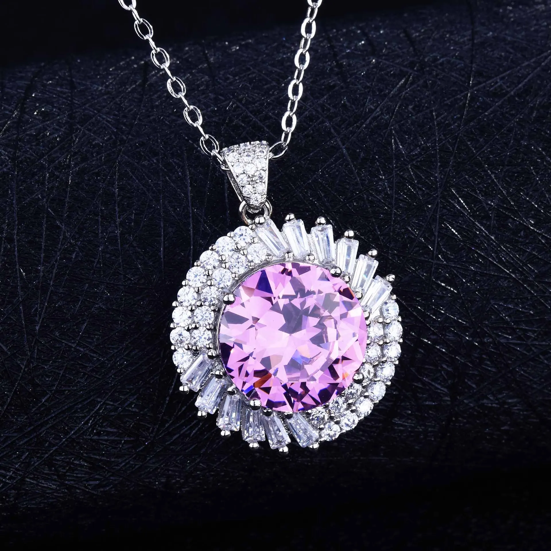 Europe and The United States New Large Carat Imitation Argyle Pink Diamond Pendant High Carbon Diamond Micro-set Necklace
Europe and The United States New Large Carat Imitation Argyle Pink Diamond Pendant High Carbon Diamond Micro-set Necklace