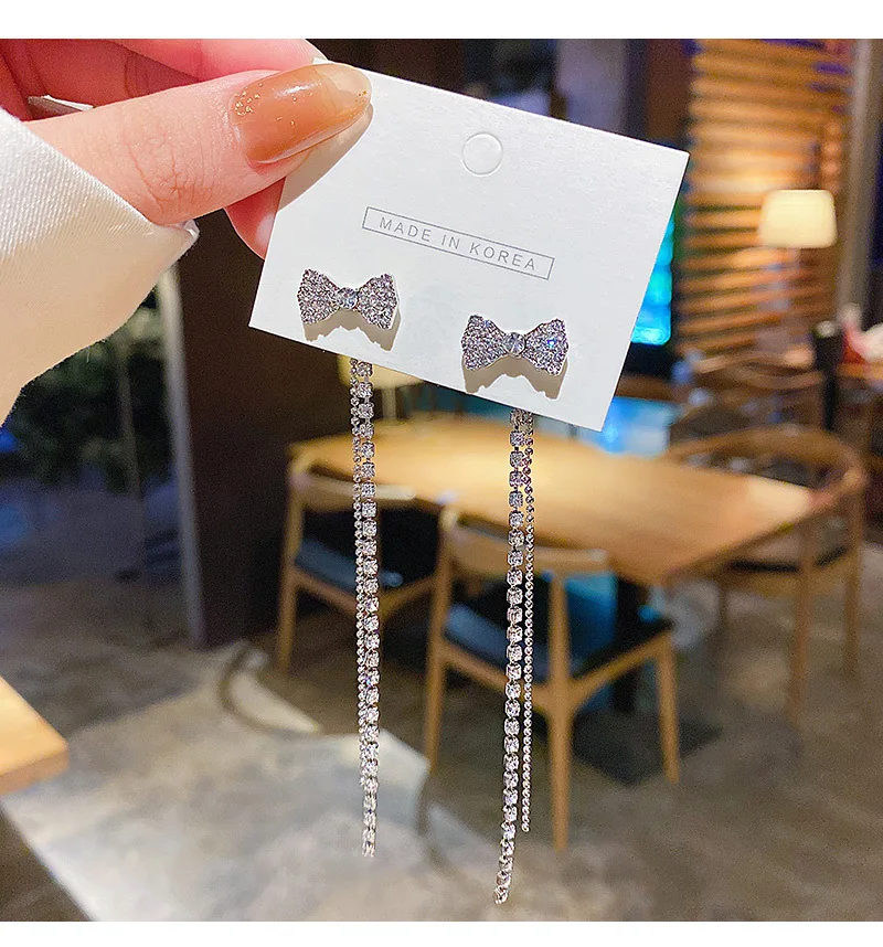 2022 New Inlaid Zircon Bow Korean Fashion Simple Silver Bow Long Earrings Tassel Earrings Women Style Temperament Jewelry
2022 New Inlaid Zircon Bow Korean Fashion Simple Silver Bow Long Earrings Tassel Earrings Women Style Temperament Jewelry