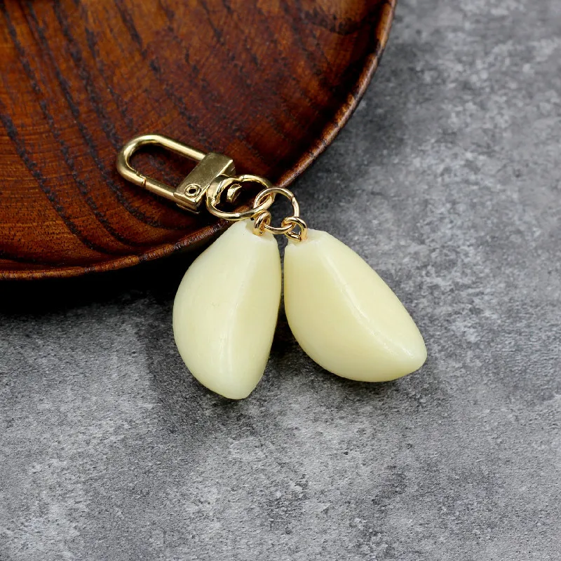 Creative Garlic Pendant Keychain Simulation Food Personality Bag Accessories Car Keychains Friends Key Chains Jewelry Gift
Creative Garlic Pendant Keychain Simulation Food Personality Bag Accessories Car Keychains Friends Key Chains Jewelry Gift
