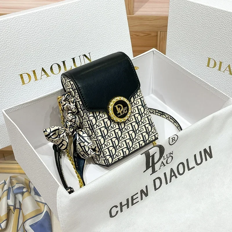 Famous Designer Luxury Brand Chain Phone Bags High Quality Embroidery Shoulder Messenger Bags Summer Women Purse And Handbags
Famous Designer Luxury Brand Chain Phone Bags High Quality Embroidery Shoulder Messenger Bags Summer Women Purse And Handbags