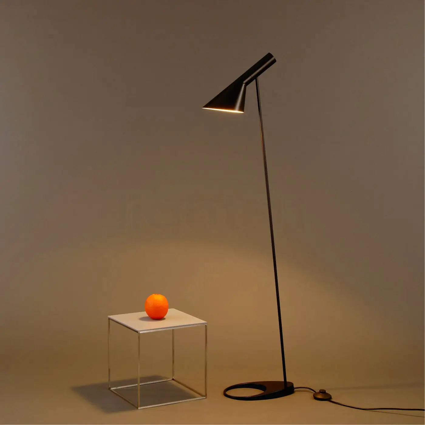 

Датский минималистичный напольный светильник AJ с регулируемым дизайном, современный индивидуальный промышленный стиль, гостиная, спальня, кабинет, светодиодные лампы