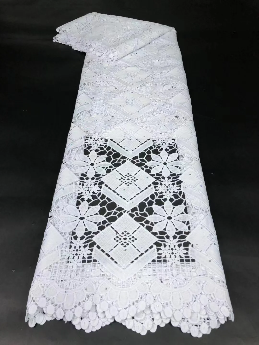 White Swiss Voile lace High Quality Soft Eyelet Embroidery African Lace Stones Fabric Nigerian Cotton Lace For Sewing Dress 5Y
White Swiss Voile lace High Quality Soft Eyelet Embroidery African Lace Stones Fabric Nigerian Cotton Lace For Sewing Dress 5Y