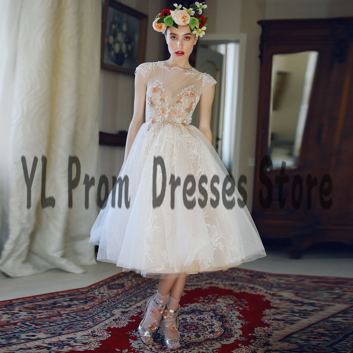 YL Illusion Scoop Neck Gradaduation Dresses 3D Appliques Lace A-Line Homecoming Dress Tea-Length Tulle Simple Prom Gowns 2022
YL Illusion Scoop Neck Gradaduation Dresses 3D Appliques Lace A-Line Homecoming Dress Tea-Length Tulle Simple Prom Gowns 2022