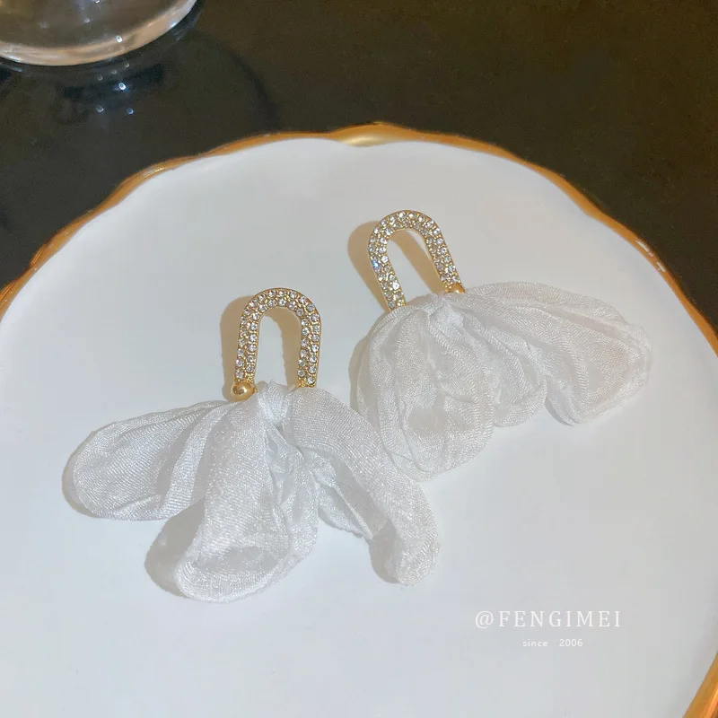 Sweet TEMPERAMENT GAUZE BOWKNOT INLAYS Drill Korean Individual Character U Shape Design Every Match EarPIECE FEMALE
Sweet TEMPERAMENT GAUZE BOWKNOT INLAYS Drill Korean Individual Character U Shape Design Every Match EarPIECE FEMALE