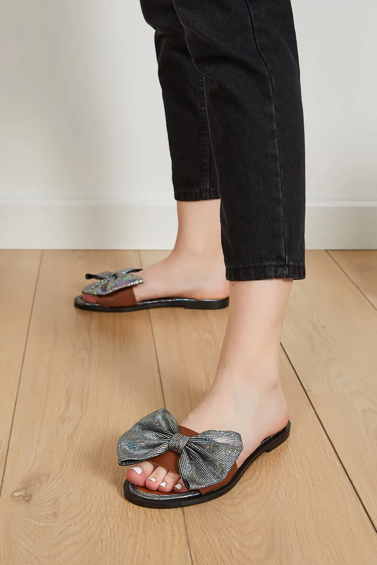 Women's Silver Color Casual Slippers 
Women's Silver Color Casual Slippers