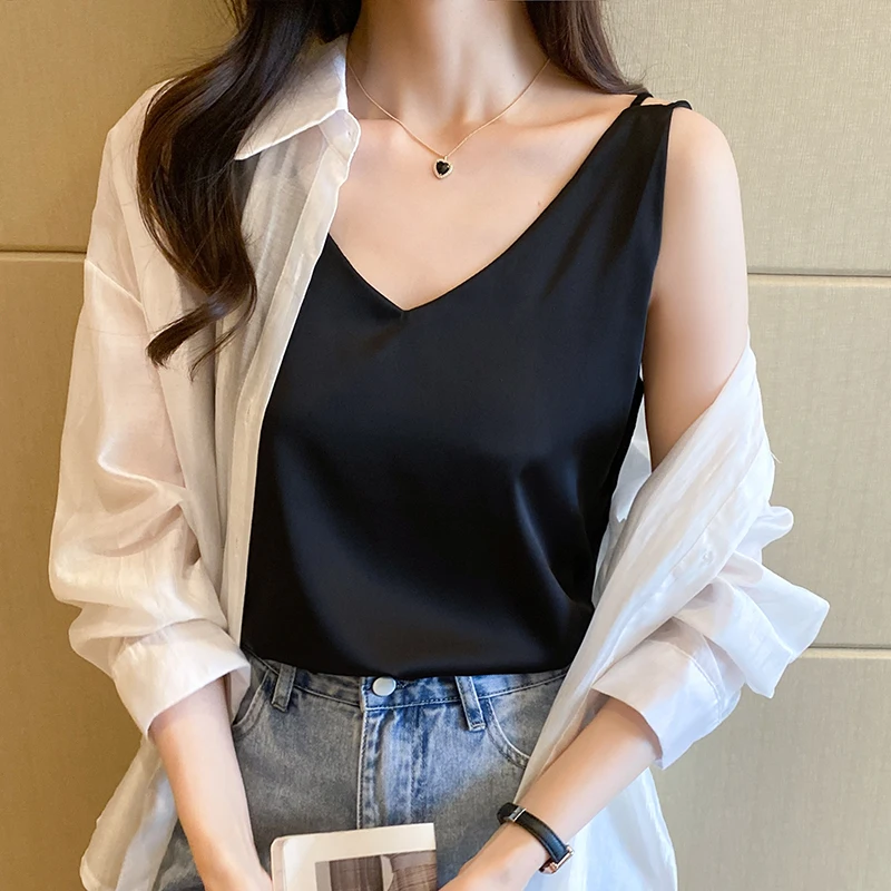 New Design Sexy Silk Camis Satin V-Neck Loose Inner And Outer Fashion Women Tank Tops For Summer 
New Design Sexy Silk Camis Satin V-Neck Loose Inner And Outer Fashion Women Tank Tops For Summer