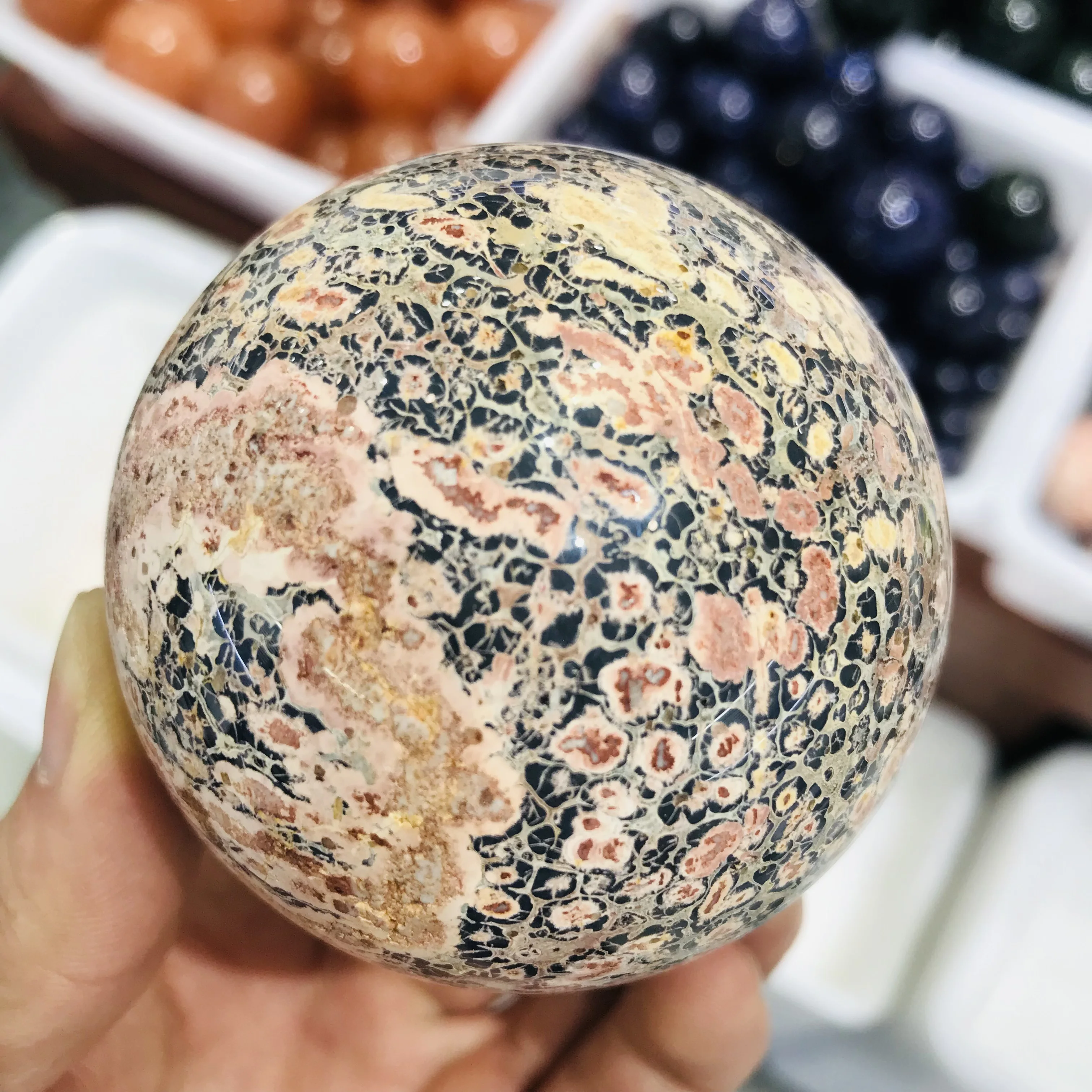 NATURAL STONE BALL, CRYSTAL BALL, HEALING BALL FURNISHING ARTICLES RAW ORE SPECIMENS ALLEVIATE FATIGUE STONE
NATURAL STONE BALL, CRYSTAL BALL, HEALING BALL FURNISHING ARTICLES RAW ORE SPECIMENS ALLEVIATE FATIGUE STONE