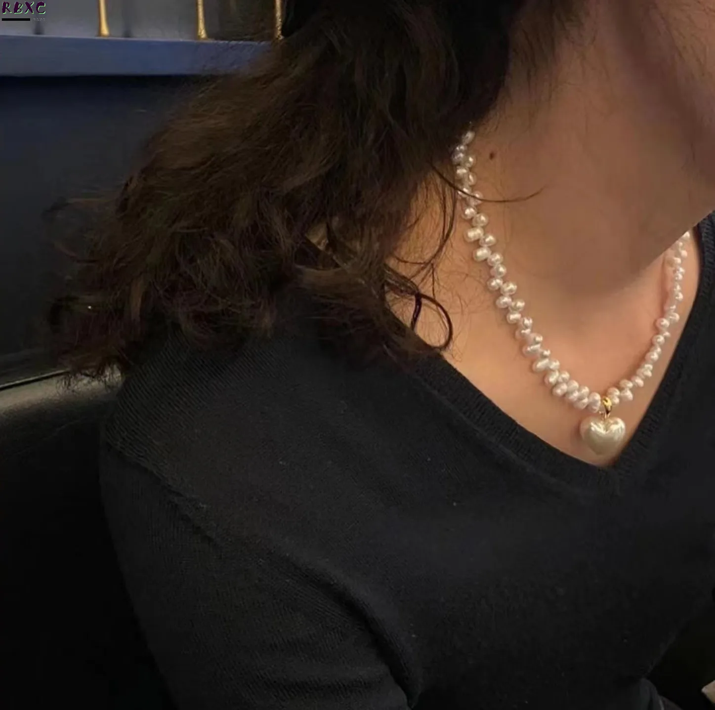 South Korean Ins Blogger's Same Clavicle Chain. Minority Design Baroque Freshwater Pearl Necklace Love Pendant Necklace
South Korean Ins Blogger's Same Clavicle Chain. Minority Design Baroque Freshwater Pearl Necklace Love Pendant Necklace