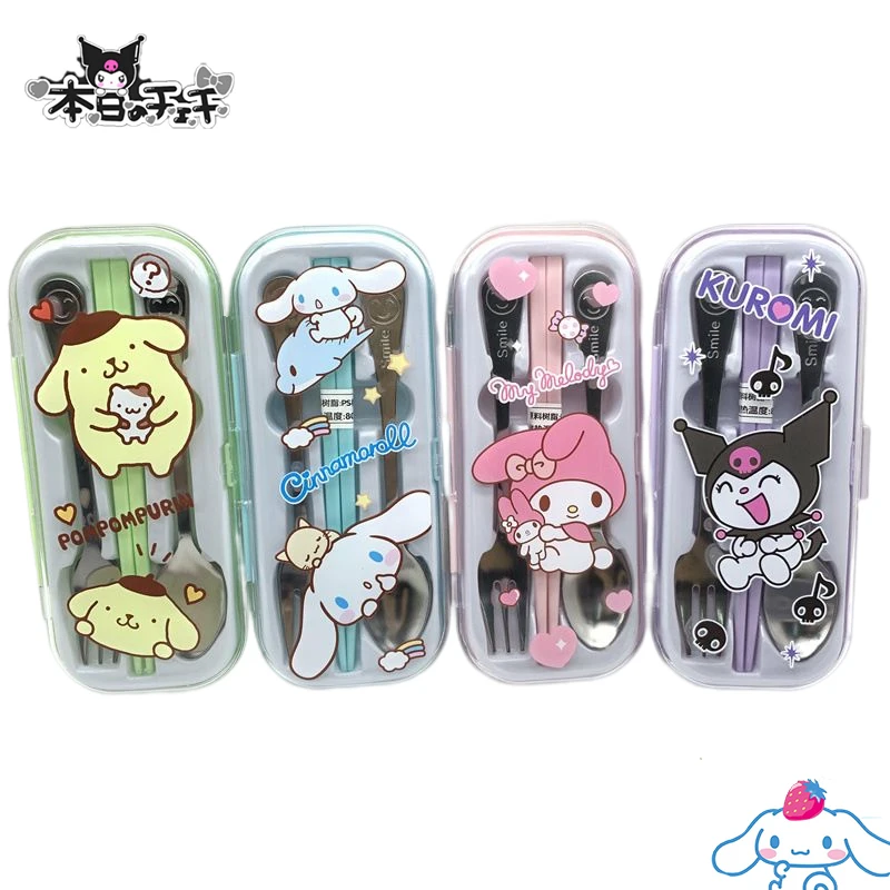 Kawaii Sanrio детская посуда Kuromi Cinnamoroll аниме милые Мультяшные палочки для еды Ложка Вилка костюм коробка для хранения Игрушки для девочек
Kawaii Sanrio детская посуда Kuromi Cinnamoroll аниме милые Мультяшные палочки для еды Ложка Вилка костюм коробка для хранения Игрушки для девочек