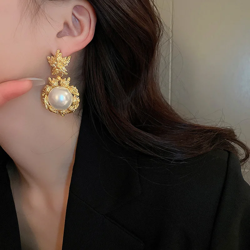 

Dvacaman Korea Style Imitation Pearl Embellished Drop Earrings For Women Vintage Gold Color Metal Leaf Earrings Charming Jewelry