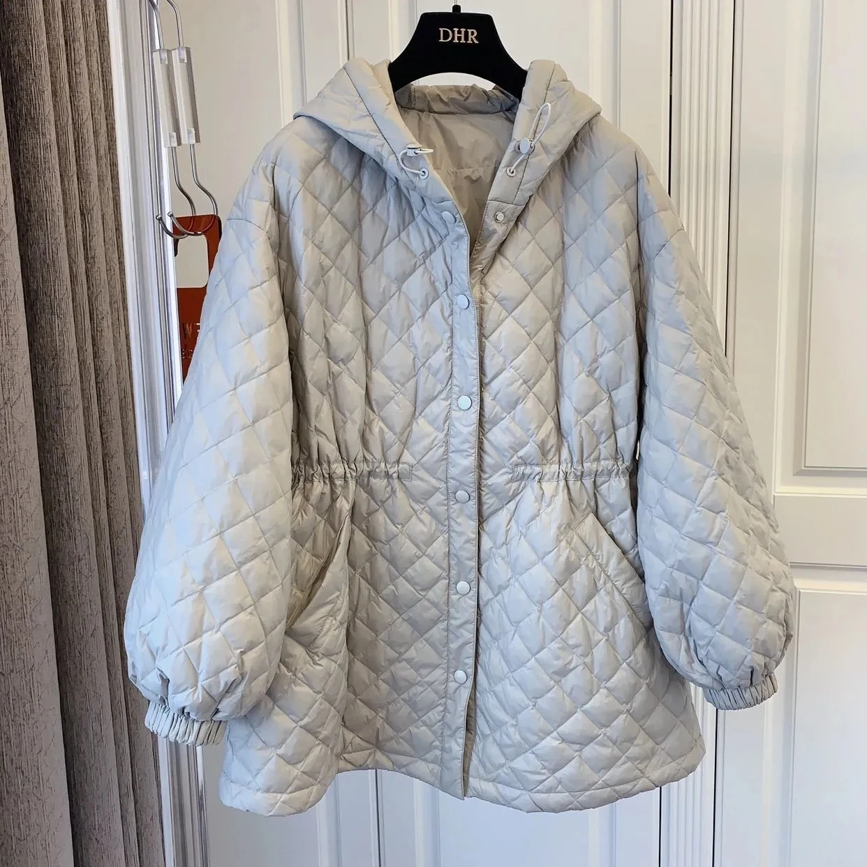 Black Hooded Jackets Abrigos Winter Coat Korean Loose Casual Classic Retro Diamond Light Cotton Padded Jacket Women Clothing
Black Hooded Jackets Abrigos Winter Coat Korean Loose Casual Classic Retro Diamond Light Cotton Padded Jacket Women Clothing