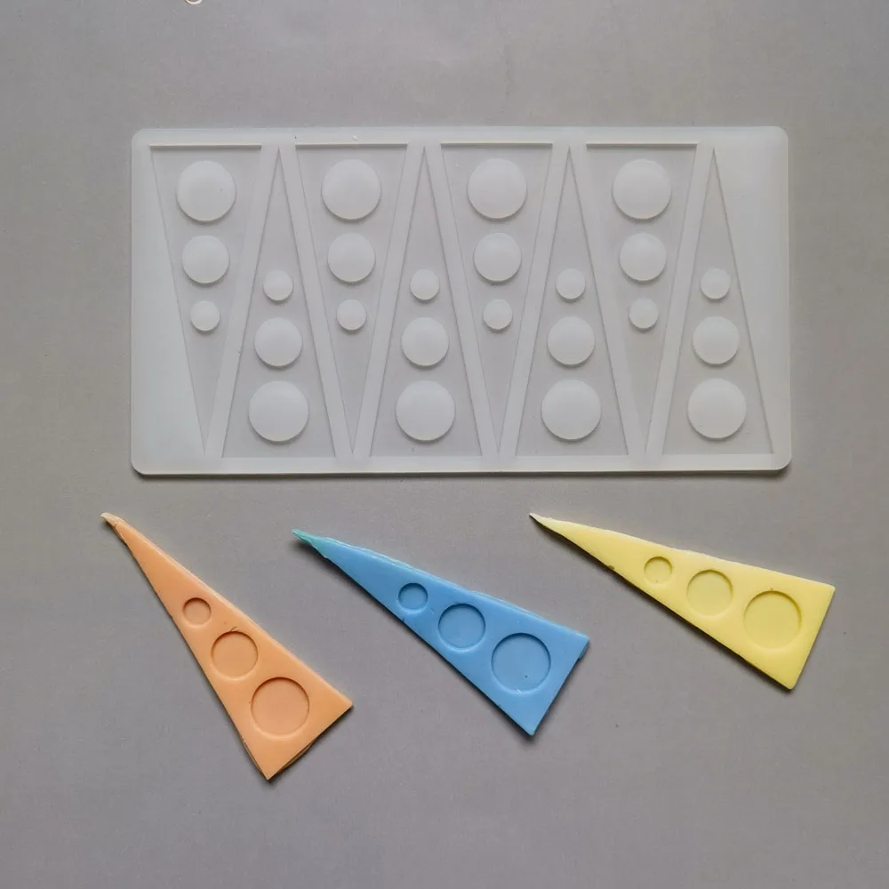 Silicone Dot on triangle Chocolate Mold baking tools non stick silicone cake mold jelly candy 3D DIY mold kitchen accessories
Silicone Dot on triangle Chocolate Mold baking tools non stick silicone cake mold jelly candy 3D DIY mold kitchen accessories