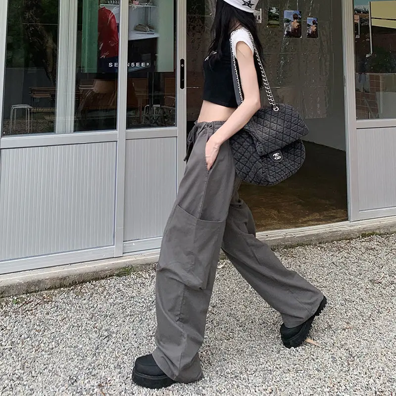 American Cargo Pants Women Casual Fashion Loose Wide Leg Pants Large Pockets Elastic Waist Drawstring Streetwear Y2K Long Pants 
American Cargo Pants Women Casual Fashion Loose Wide Leg Pants Large Pockets Elastic Waist Drawstring Streetwear Y2K Long Pants