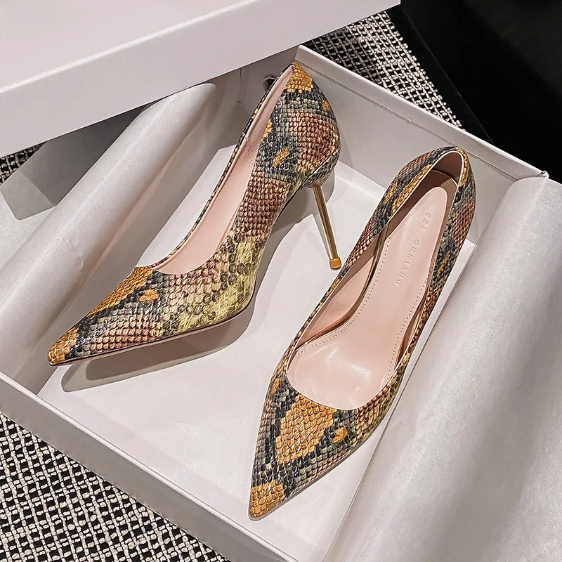 Женские туфли с острым носком XGRAVITY, модель 2022 года, пикантные модные туфли на тонком каблуке, в стиле поп-звезды, элегантная Европейская Женс... 
Женские туфли с острым носком XGRAVITY, модель 2022 года, пикантные модные туфли на тонком каблуке, в стиле поп-звезды, элегантная Европейская Женс...