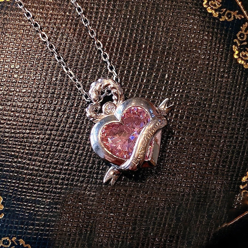 Женский кулон в виде сердца, из серебра 925 пробы
Женский кулон в виде сердца, из серебра 925 пробы