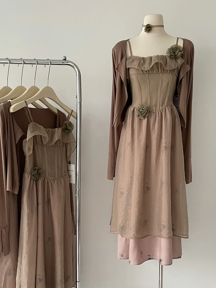 French Style Court Retro Women 2 Pieces Outfit Vintage Floral Decoration Pleated Suspender Dress+Crew-neck Long Sleeve Clothes
French Style Court Retro Women 2 Pieces Outfit Vintage Floral Decoration Pleated Suspender Dress+Crew-neck Long Sleeve Clothes