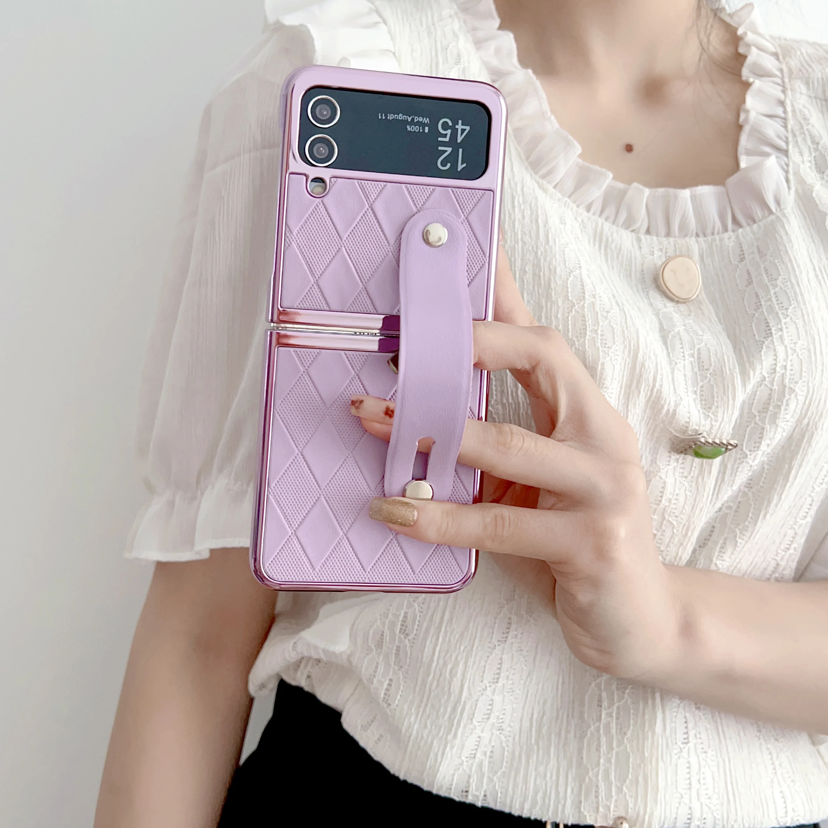 Luxury Grids Rhombus Leather Grip Case For Samsung Galaxy Z Flip 5 4 3 Flip5 ZFlip5 Glossy PC Wristband Holder Bracket Cover
Luxury Grids Rhombus Leather Grip Case For Samsung Galaxy Z Flip 5 4 3 Flip5 ZFlip5 Glossy PC Wristband Holder Bracket Cover