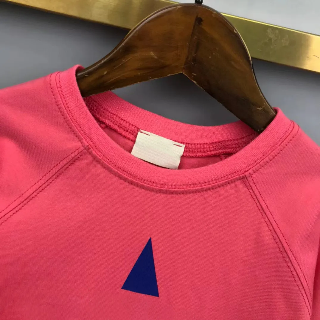 2022 Summer high quality fashion brand Pink Black Khaki pure cotton letter round neck T-shirt versatile boys' and girls' top
2022 Summer high quality fashion brand Pink Black Khaki pure cotton letter round neck T-shirt versatile boys' and girls' top