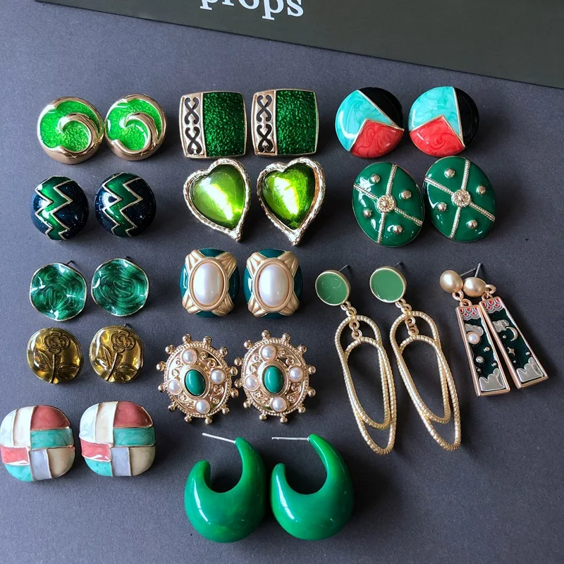 Vintage Green Contrast Drip Glaze Collection Stud Earrings Simple Baroque Style Earrings Women's Fashion Jewelry Accessories
Vintage Green Contrast Drip Glaze Collection Stud Earrings Simple Baroque Style Earrings Women's Fashion Jewelry Accessories