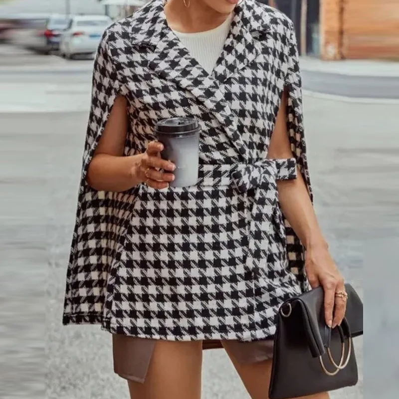 Women Cloak Coat Fashion Sleeveless Winter And Autumn Temperament Commuter Red Sleeve Suit Collar With Houndstooth White Print
Women Cloak Coat Fashion Sleeveless Winter And Autumn Temperament Commuter Red Sleeve Suit Collar With Houndstooth White Print