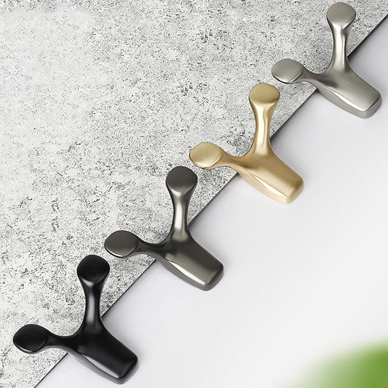 Alloy Wall-Mounted Coat Hook European Style Ox Horn Clothes Hook Bathroom Bathrobe Hook Bedroom Coat Hook Living Room Decoration 
Alloy Wall-Mounted Coat Hook European Style Ox Horn Clothes Hook Bathroom Bathrobe Hook Bedroom Coat Hook Living Room Decoration