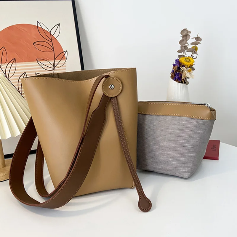 Ladies Luxury Large Capacity Bucket Bag 2022 New Fashion One Shoulder Messenger Bag Western Style Underarm Water Bucket Bag
Ladies Luxury Large Capacity Bucket Bag 2022 New Fashion One Shoulder Messenger Bag Western Style Underarm Water Bucket Bag