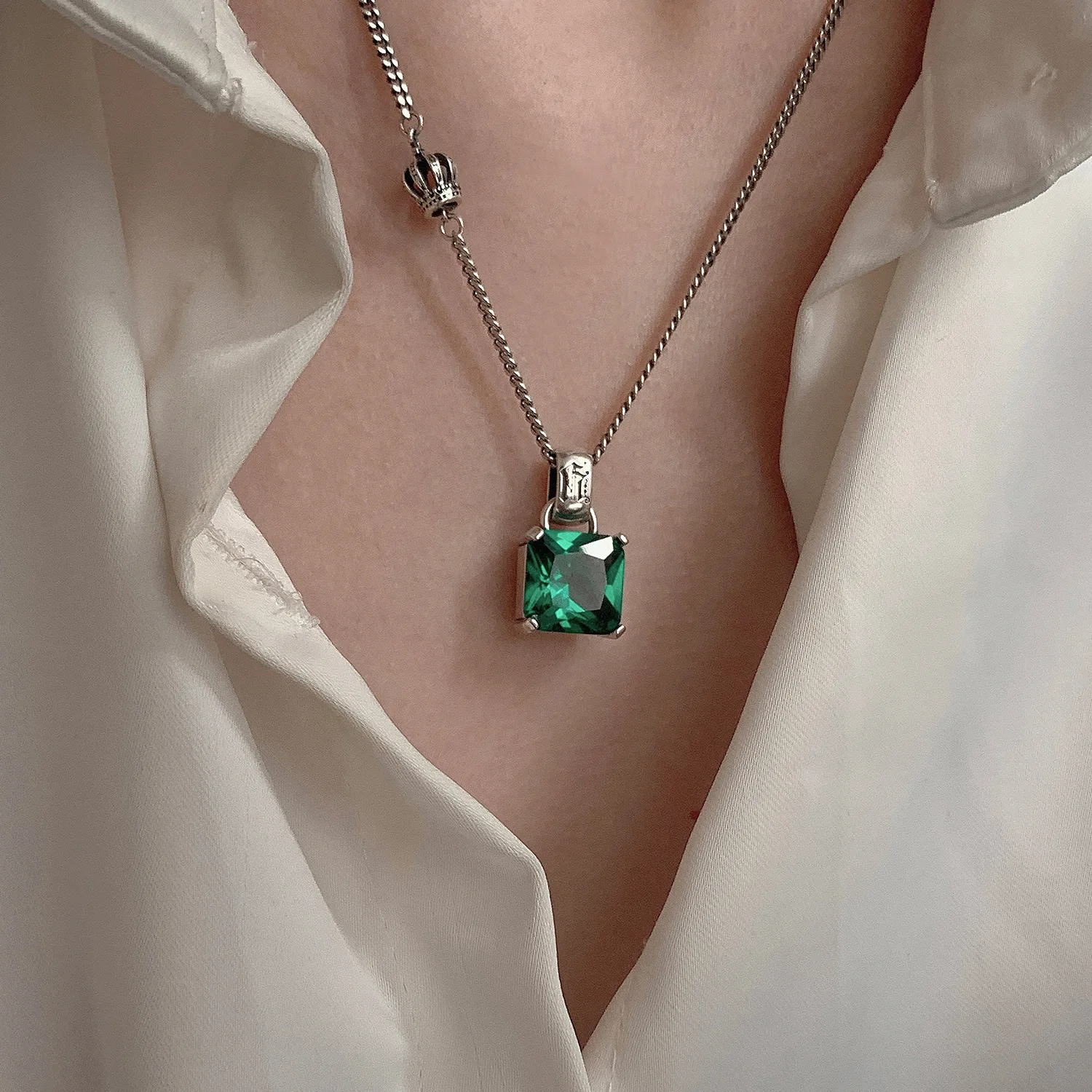 

New Trendy Square Green Crystal Retro 925 Sterling Silver Ladies Pendant Necklace Jewelry For Women Short Chains Never Fade