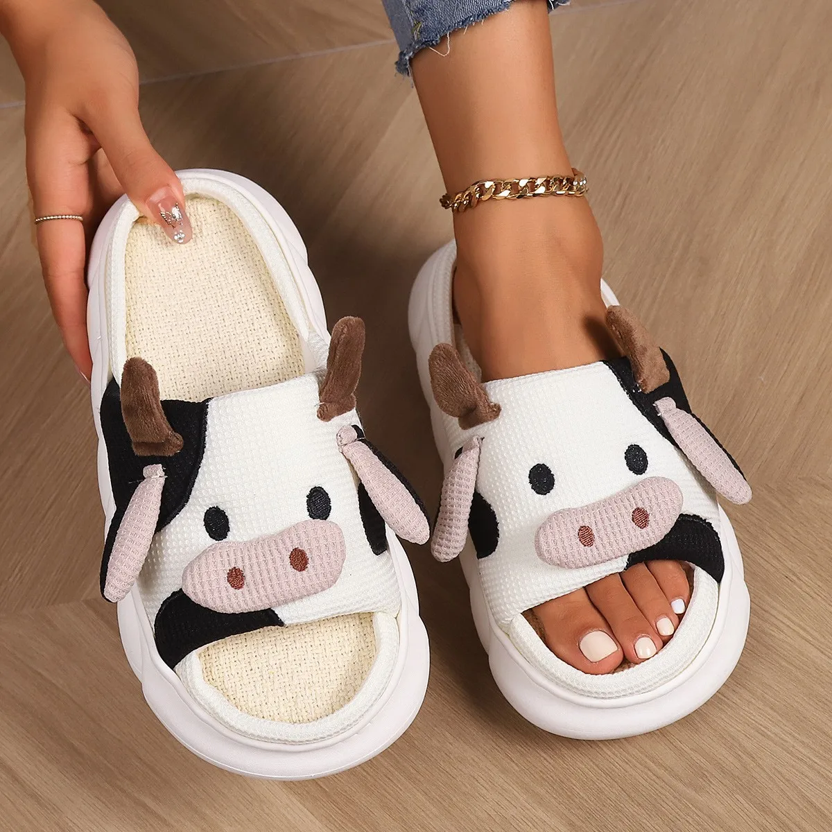 Cute Cartoon Little Cow Linen Slippers Universal Home Indoor Non Slip Sandals Slippers Funny Slipper for Woman Man Couple Shoes
Cute Cartoon Little Cow Linen Slippers Universal Home Indoor Non Slip Sandals Slippers Funny Slipper for Woman Man Couple Shoes