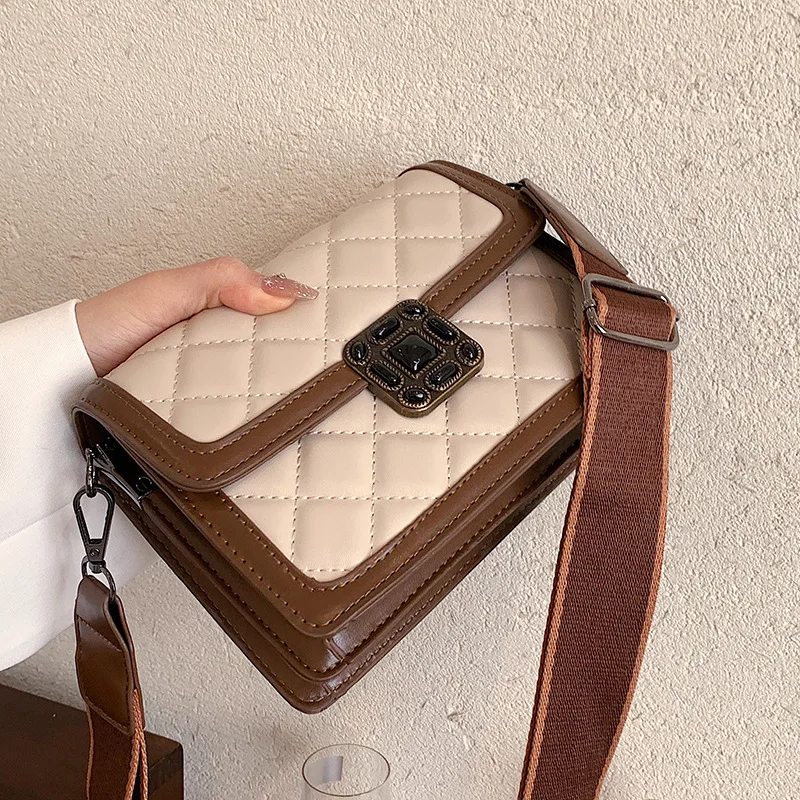 Ladies Leather Shoulder Bag 2021 Winter Brand Bag New Texture All-match Messenger Bag Fashion Diamond Small Square Bag
Ladies Leather Shoulder Bag 2021 Winter Brand Bag New Texture All-match Messenger Bag Fashion Diamond Small Square Bag