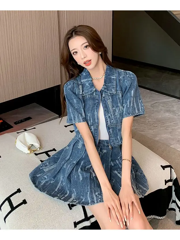 French Small Fragrance Denim Sets For Women Puff Sleeve Zipper Crop Top + High Waist Pleated Skirt Summer Two Piece Suits
French Small Fragrance Denim Sets For Women Puff Sleeve Zipper Crop Top + High Waist Pleated Skirt Summer Two Piece Suits