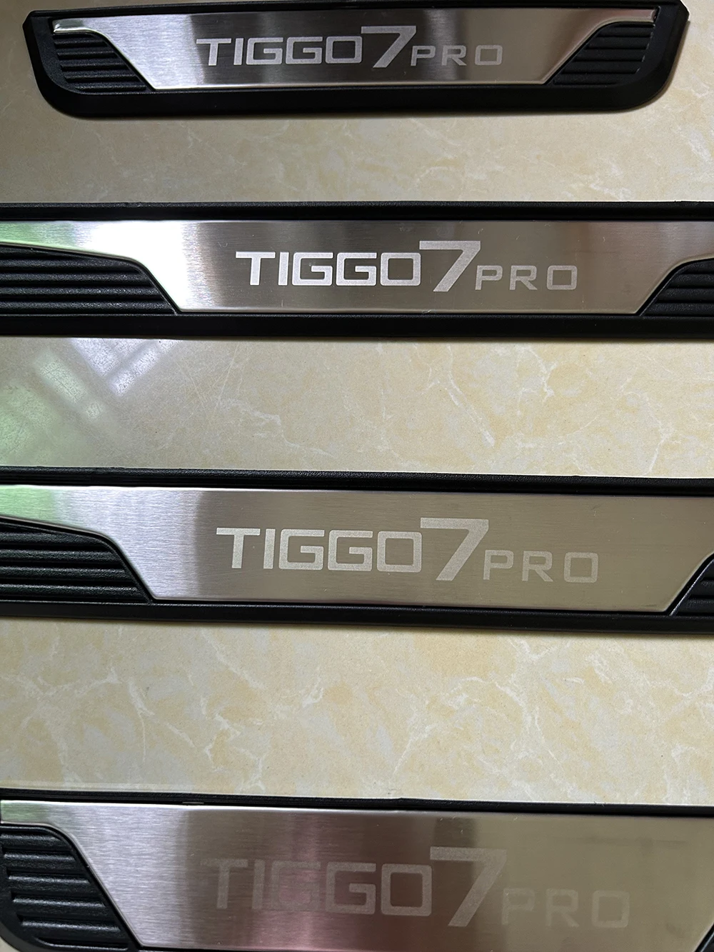 Подходит для CHIREY CHERY CAOACHERY TIGGO7 TIGGO 7 PRO MAX Накладка на порог привода Накладка на порог Педаль Накладка из нержавеющей стали Защита
Подходит для CHIREY CHERY CAOACHERY TIGGO7 TIGGO 7 PRO MAX Накладка на порог привода Накладка на порог Педаль Накладка из нержавеющей стали Защита