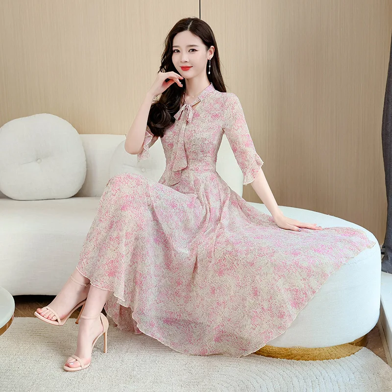 Женское шифоновое платье с V-образным вырезом, Элегантное летнее платье с цветочным принтом, расширяющееся книзу, со шнуровкой
Женское шифоновое платье с V-образным вырезом, Элегантное летнее платье с цветочным принтом, расширяющееся книзу, со шнуровкой