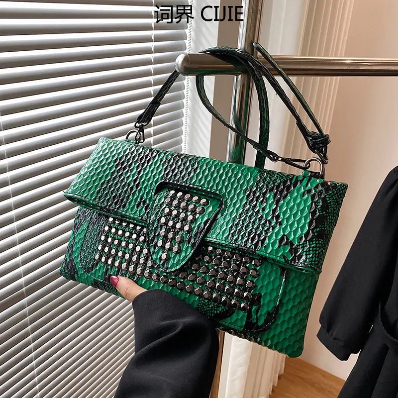 CIJIE Simple Wrist Bag Autumn and Winter New Rivets Folding Bag Retro Shoulder Bag Envelope Package
CIJIE Simple Wrist Bag Autumn and Winter New Rivets Folding Bag Retro Shoulder Bag Envelope Package