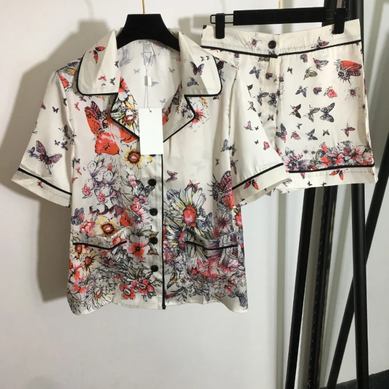 2022 high quality women's suit fashion butterfly flower print Lapel short sleeve shirt women's top + temperament casual shorts
2022 high quality women's suit fashion butterfly flower print Lapel short sleeve shirt women's top + temperament casual shorts