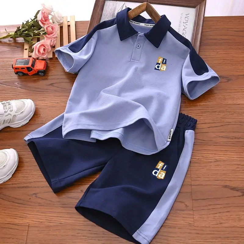 Boys Summer Short Suit Clothes New Boys Fashion Flap Collar Splicing T-shirt Shorts 2 Piece Set 5-12Y Clothing
Boys Summer Short Suit Clothes New Boys Fashion Flap Collar Splicing T-shirt Shorts 2 Piece Set 5-12Y Clothing