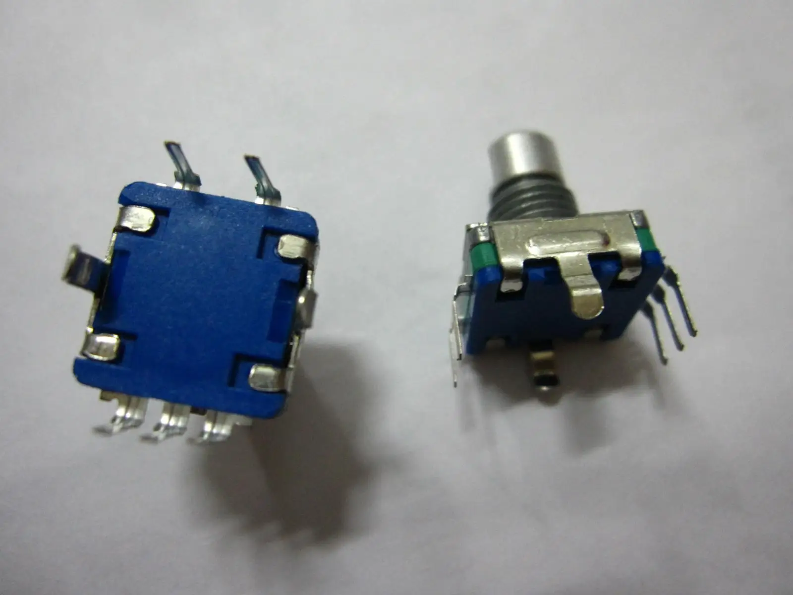 10PCS EC11S Press Switch Encoder 20 Position 360 Degree Rotating Short Handle 10MM Thick 4.5MM Digital Potentiometer IN STOCK
10PCS EC11S Press Switch Encoder 20 Position 360 Degree Rotating Short Handle 10MM Thick 4.5MM Digital Potentiometer IN STOCK