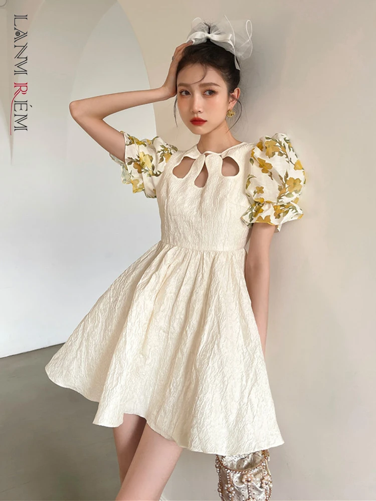 LANMREM Hollow Out Sweet Dress For Women Short Floral Puff Sleeves Round Neck Mini Dresses Fashion Female 2022 Summer 2R1599
LANMREM Hollow Out Sweet Dress For Women Short Floral Puff Sleeves Round Neck Mini Dresses Fashion Female 2022 Summer 2R1599