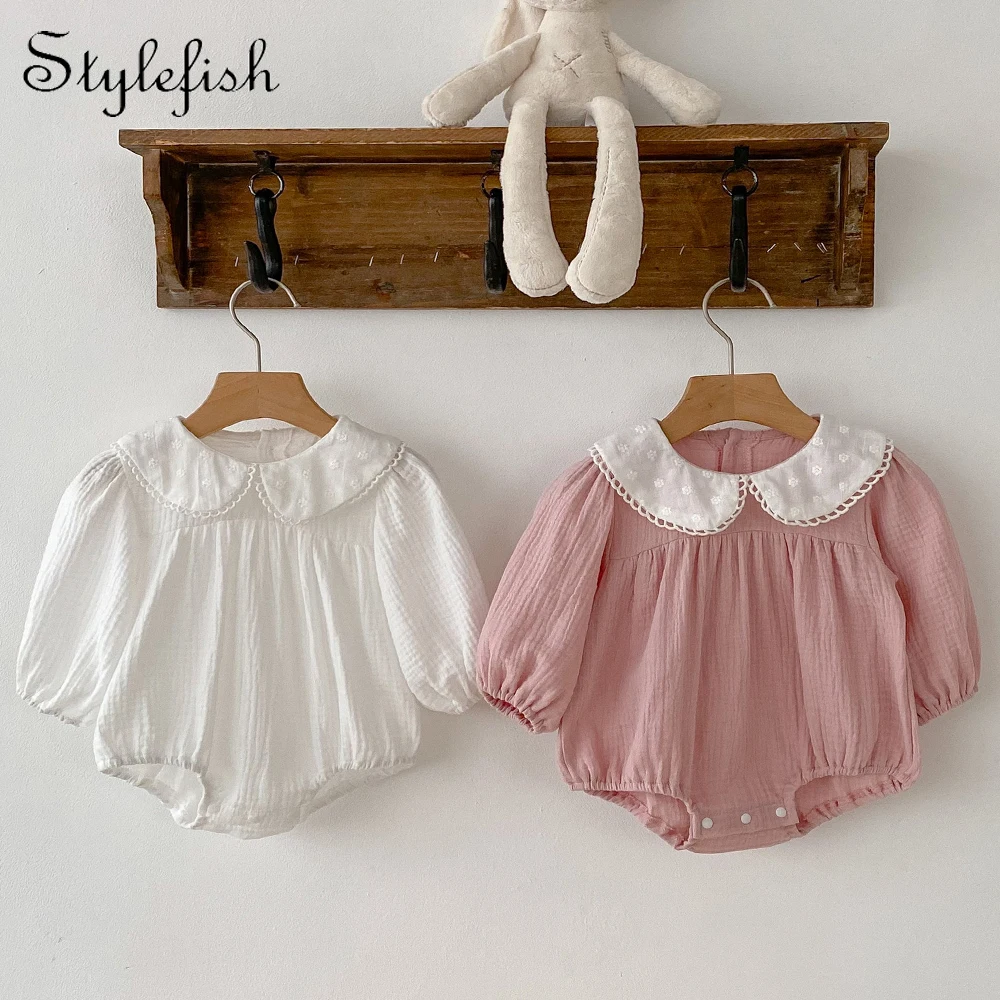 2023 Spring Baby girl romper Simple solid color long sleeve Doll Collar triangle baby Bodysuit
2023 Spring Baby girl romper Simple solid color long sleeve Doll Collar triangle baby Bodysuit