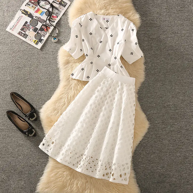 Two Piece Sets Women 2022 Summer New Short Sleeve Print Shirt Tops and Midi Skirts Ladies 2pcs Set Casual Skirt Suits S180
Two Piece Sets Women 2022 Summer New Short Sleeve Print Shirt Tops and Midi Skirts Ladies 2pcs Set Casual Skirt Suits S180